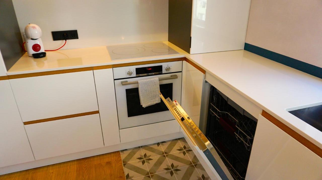 Апартамент Жасмин С Частен Гараж - Jasmin Apartment With Private Garage Varna Esterno foto